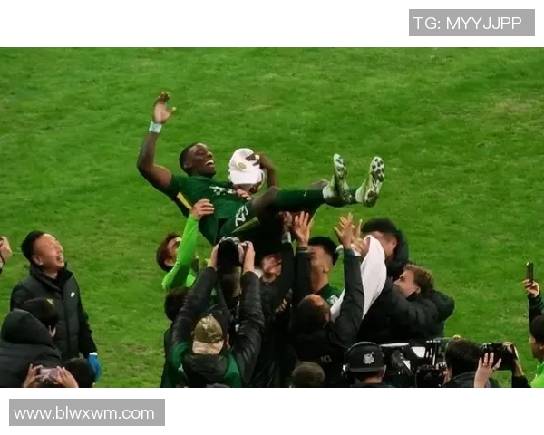 中超射手榜激战正酣 谁将最终捧起金靴荣誉的桂冠 中超射手榜激战正酣 谁将最终捧起金靴荣誉的桂冠